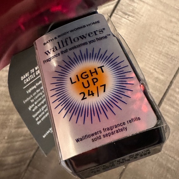 Bath & Body Works Haunted Castle Wallflower Fragrance Plug - Picture 6 of 9